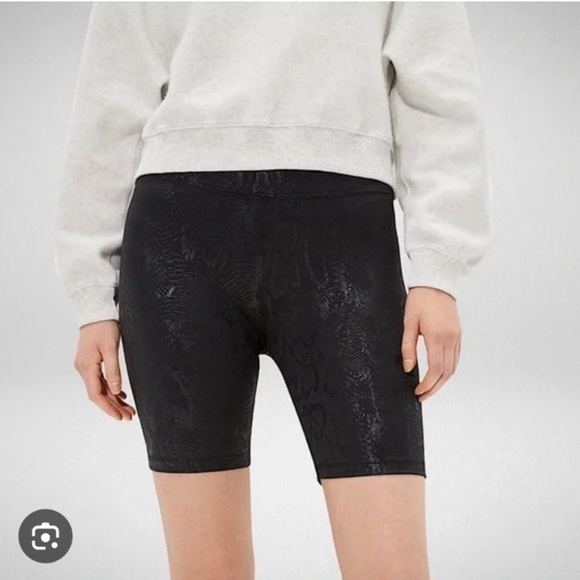 American Eagle Outfitters Pants - American Eagle Snake Print Bike Shorts 💕